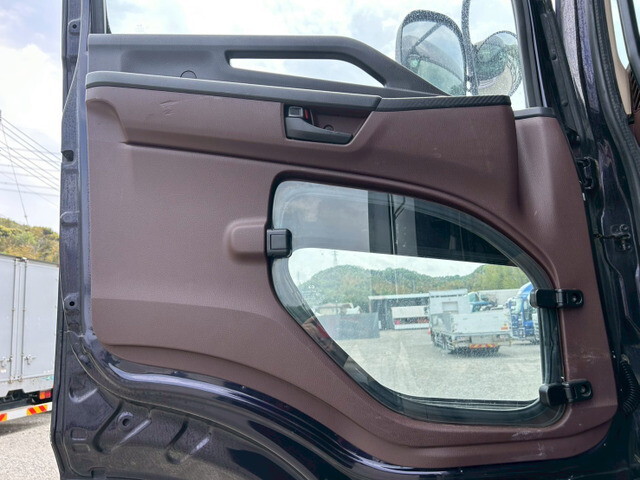 日野プロフィアトレーラーヘッド（トラクターヘッド）大型（10t）[写真14]