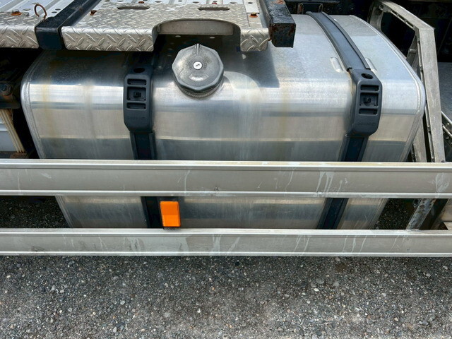 日野プロフィアトレーラーヘッド（トラクターヘッド）大型（10t）[写真37]