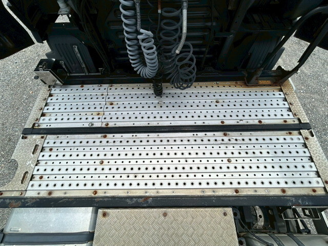 日野プロフィアトレーラーヘッド（トラクターヘッド）大型（10t）[写真38]