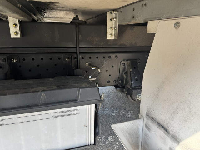 いすゞエルフ保冷バン小型（2t・3t）[写真09]