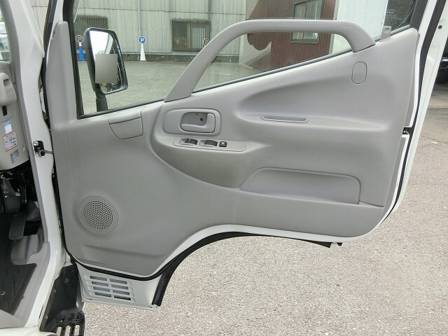 トヨタトヨエース平ボディ小型（2t・3t）[写真18]