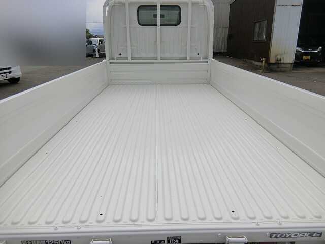 トヨタトヨエース平ボディ小型（2t・3t）[写真08]