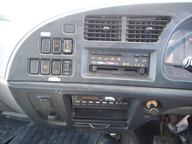 いすゞフォワード深ダンプ（土砂禁ダンプ）中型（4t）[写真37]