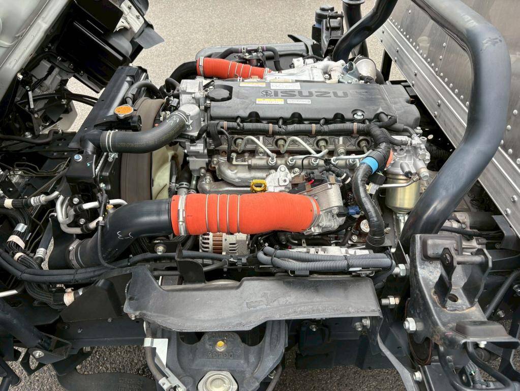 いすゞエルフアルミバン小型（2t・3t）[写真18]