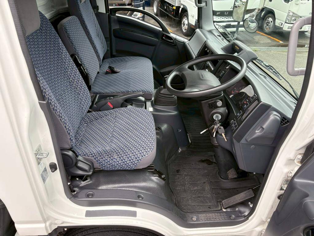 いすゞエルフアルミバン小型（2t・3t）[写真21]