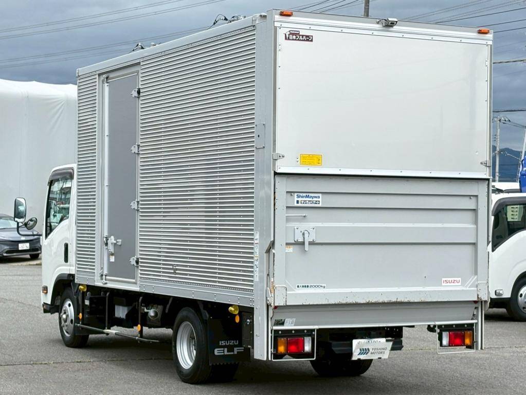 いすゞエルフアルミバン小型（2t・3t）[写真03]
