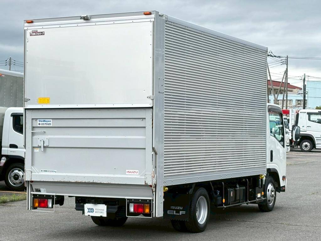 いすゞエルフアルミバン小型（2t・3t）[写真04]