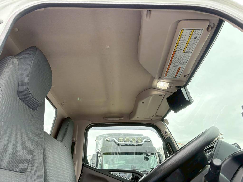 三菱ふそうキャンターダンプ小型（2t・3t）[写真24]