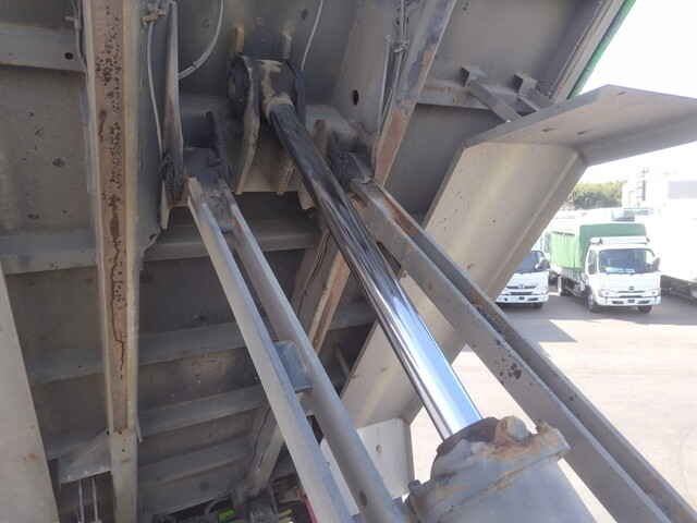 いすゞギガダンプ大型（10t）[写真09]