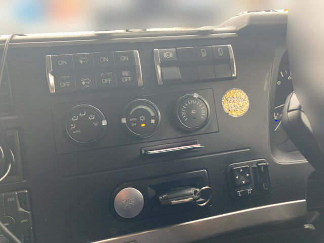 三菱ふそうスーパーグレートトレーラーヘッド（トラクターヘッド）大型（10t）[写真34]