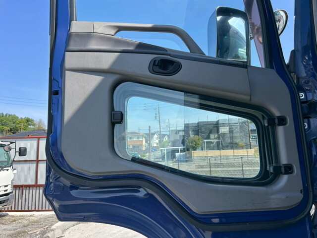 三菱ふそうスーパーグレートトレーラーヘッド（トラクターヘッド）大型（10t）[写真14]