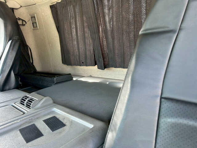 三菱ふそうスーパーグレートトレーラーヘッド（トラクターヘッド）大型（10t）[写真18]