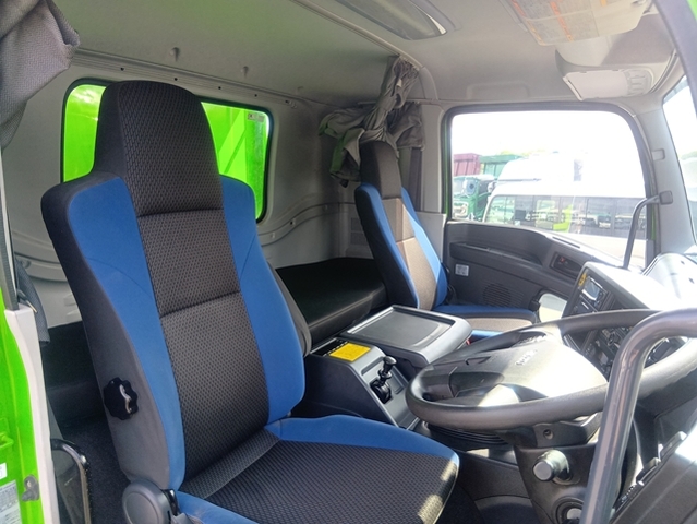 いすゞギガダンプ大型（10t）[写真24]