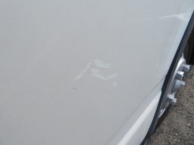 三菱ふそうキャンター平ボディ小型（2t・3t）[写真10]