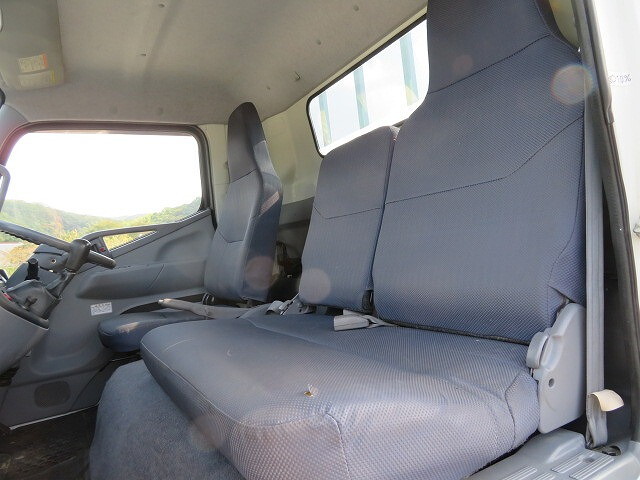 三菱ふそうキャンター平ボディ小型（2t・3t）[写真14]