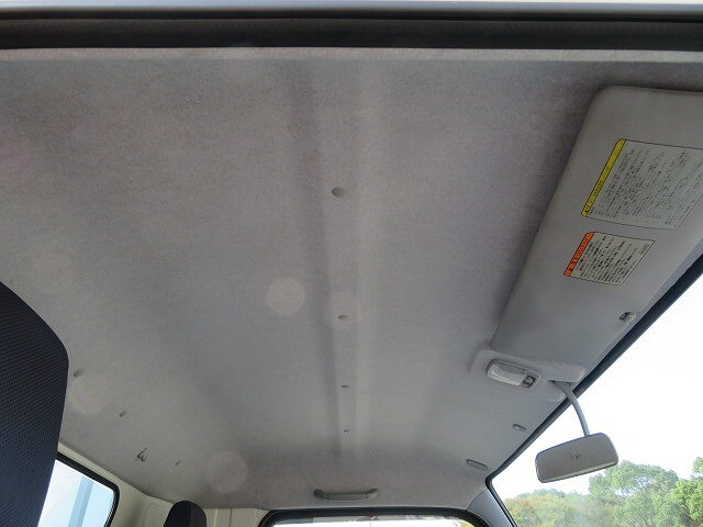 三菱ふそうキャンター平ボディ小型（2t・3t）[写真16]