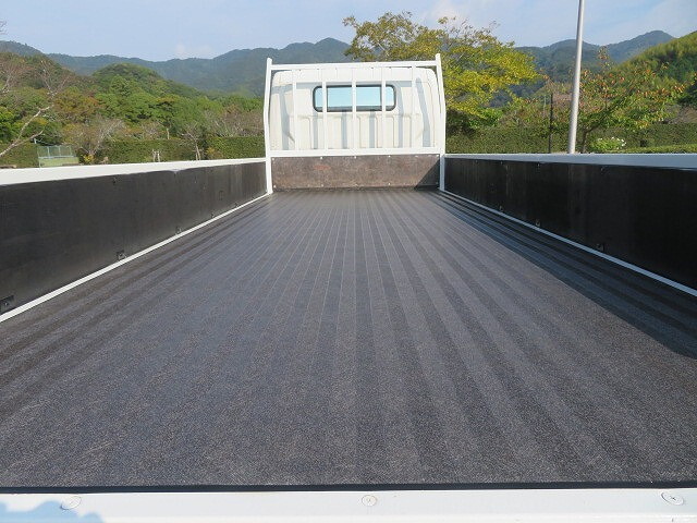 三菱ふそうキャンター平ボディ小型（2t・3t）[写真17]