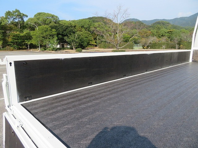 三菱ふそうキャンター平ボディ小型（2t・3t）[写真19]