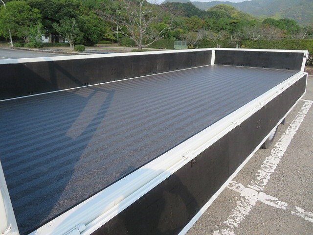 三菱ふそうキャンター平ボディ小型（2t・3t）[写真22]