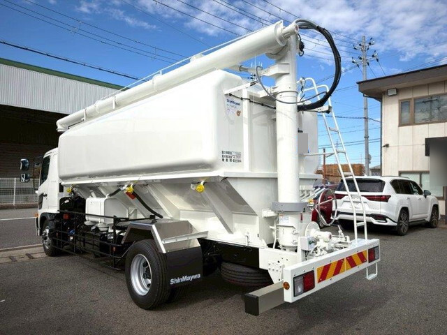 日野レンジャーバルク車（粉粒体運搬車）増トン（6t・8t）[写真02]