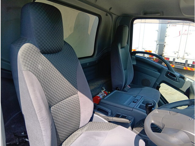 いすゞフォワード冷凍車（冷蔵車）中型（4t）[写真11]