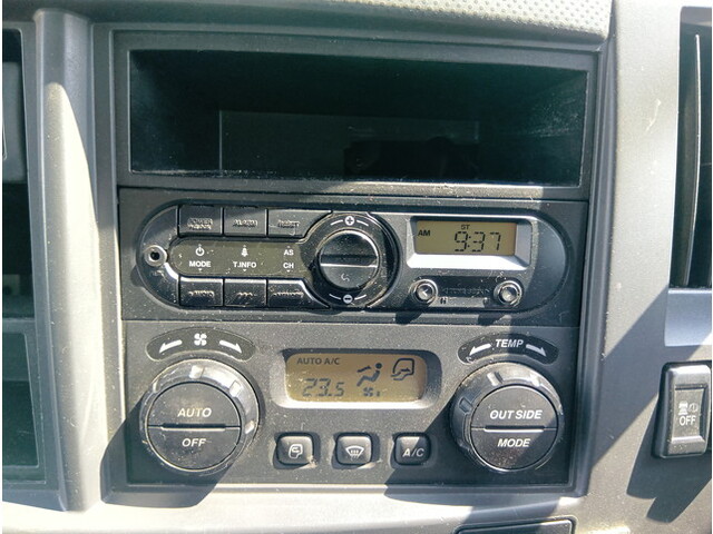 いすゞフォワード冷凍車（冷蔵車）中型（4t）[写真12]