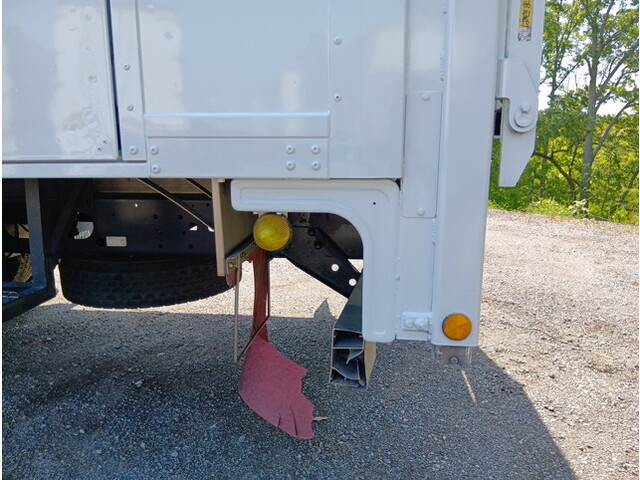 いすゞフォワード冷凍車（冷蔵車）中型（4t）[写真19]