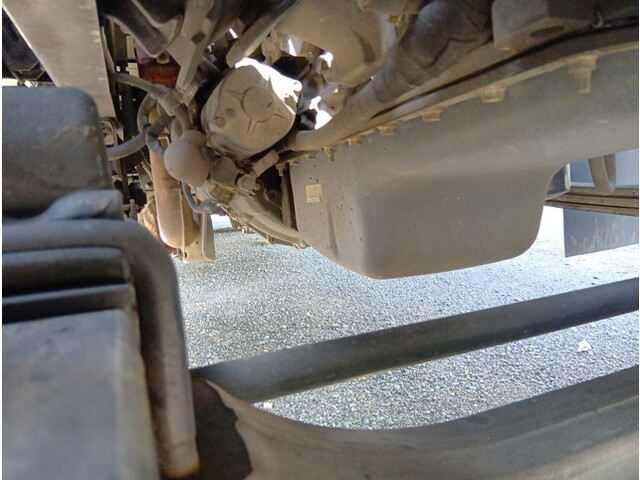 いすゞフォワード冷凍車（冷蔵車）中型（4t）[写真24]