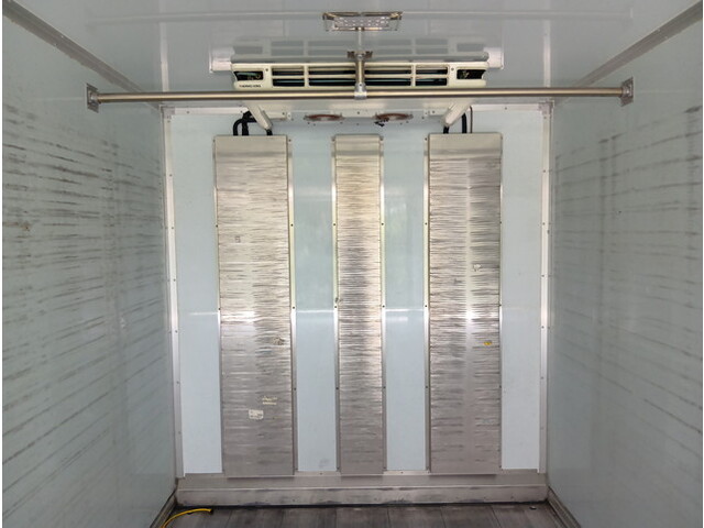 いすゞフォワード冷凍車（冷蔵車）中型（4t）[写真09]