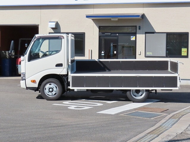 日野デュトロ平ボディ小型（2t・3t）[写真09]
