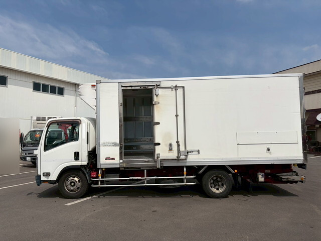 いすゞエルフ冷凍車（冷蔵車）小型（2t・3t）[写真06]