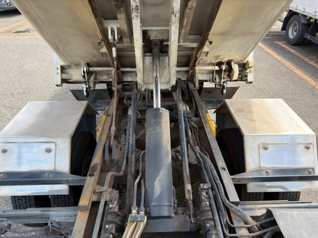 日野レンジャーパッカー車（塵芥車）中型（4t）[写真10]