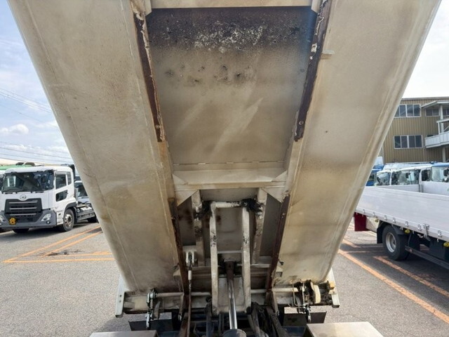 日野レンジャーパッカー車（塵芥車）中型（4t）[写真11]