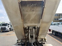 日野レンジャーパッカー車（塵芥車）中型（4t）[写真12]