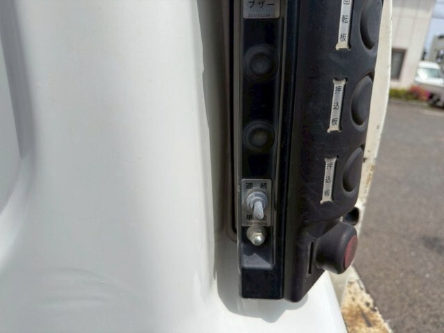 日野レンジャーパッカー車（塵芥車）中型（4t）[写真18]