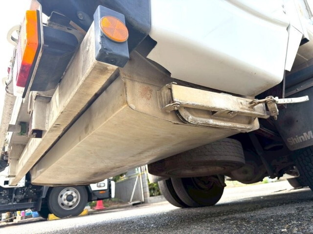 日野レンジャーパッカー車（塵芥車）中型（4t）[写真20]