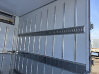 三菱ふそうキャンター冷凍車（冷蔵車）小型（2t・3t）[写真12]