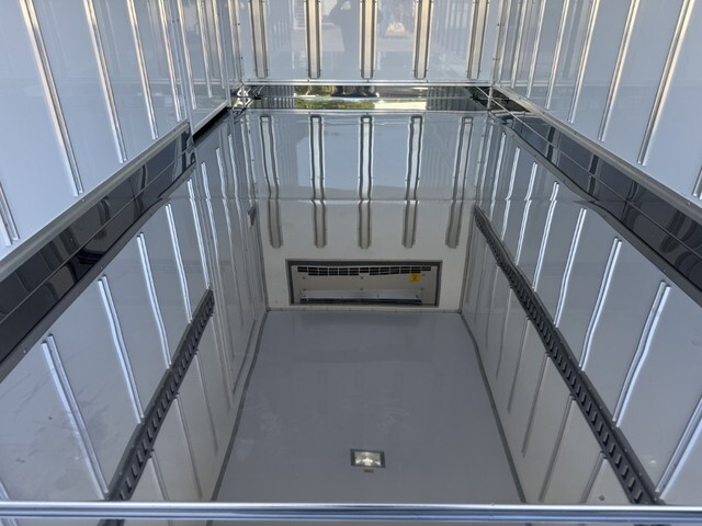 三菱ふそうキャンター冷凍車（冷蔵車）小型（2t・3t）[写真12]