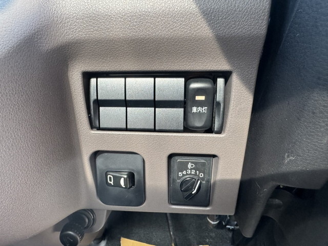 三菱ふそうキャンター冷凍車（冷蔵車）小型（2t・3t）[写真29]