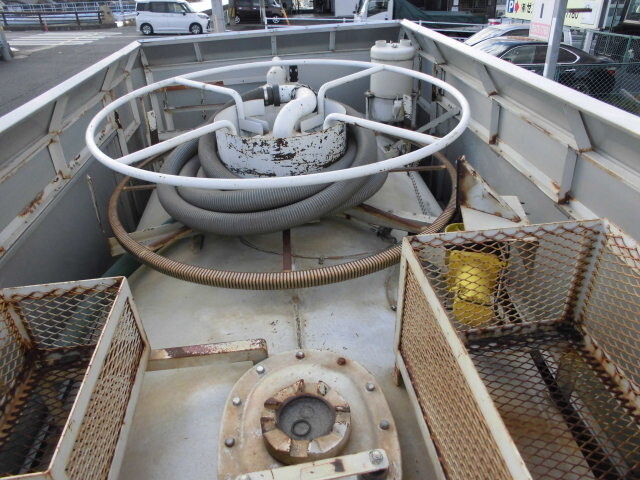 日野デュトロバキュームカー小型（2t・3t）[写真10]