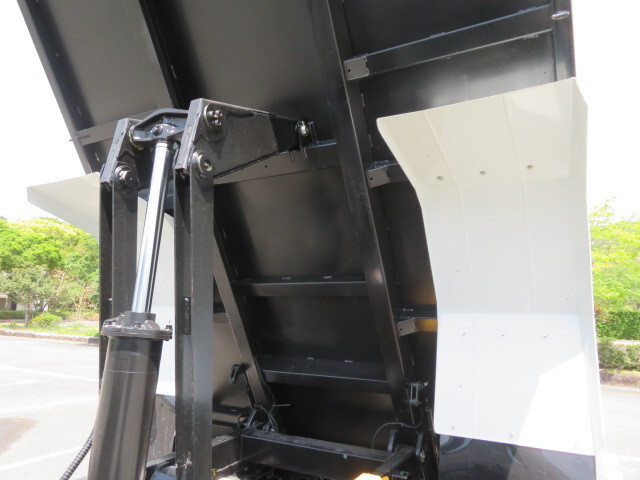 三菱ふそうファイターダンプ中型（4t）[写真36]