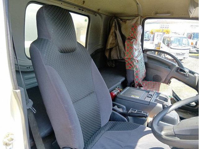 いすゞフォワード冷凍車（冷蔵車）中型（4t）[写真22]