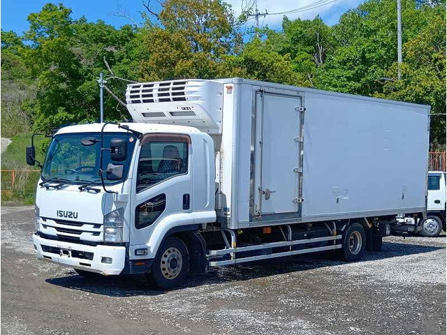 いすゞフォワード冷凍車（冷蔵車）中型（4t）[写真03]