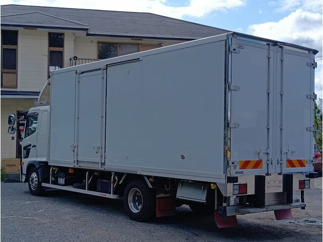 日野レンジャー冷凍車（冷蔵車）中型（4t）[写真02]