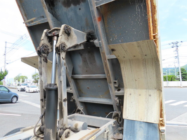 三菱ふそうファイターダンプ中型（4t）[写真40]