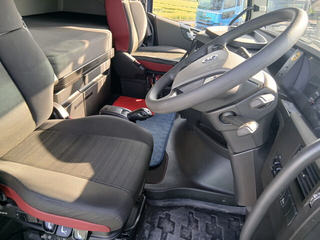 ボルボボルボFHトレーラーヘッド（トラクターヘッド）大型（10t）[写真10]