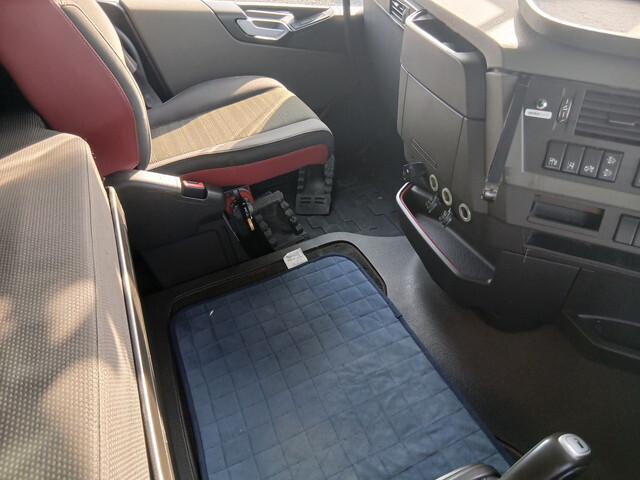 ボルボボルボFHトレーラーヘッド（トラクターヘッド）大型（10t）[写真20]