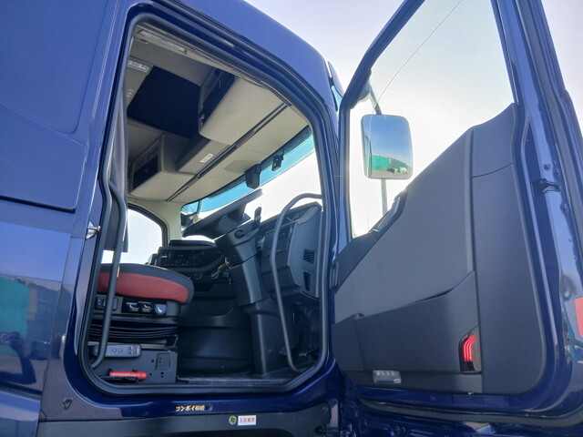 ボルボボルボFHトレーラーヘッド（トラクターヘッド）大型（10t）[写真08]