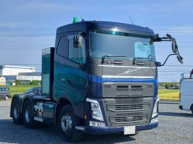 ボルボボルボFHトレーラーヘッド（トラクターヘッド）大型（10t）[写真01]