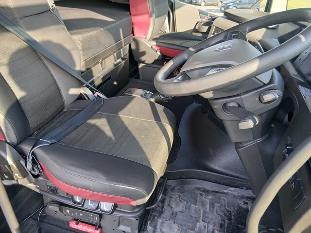 ボルボボルボFHトレーラーヘッド（トラクターヘッド）大型（10t）[写真10]